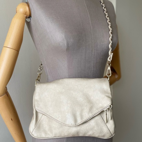 Gold Guess Purse with Chain - Picture 2 of 9